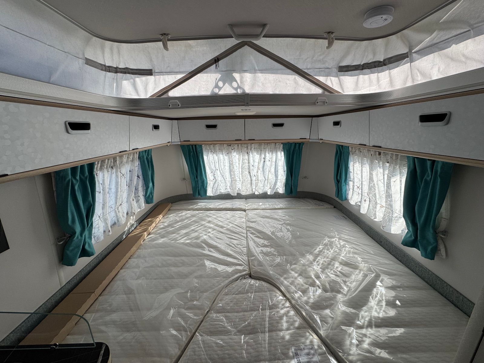 Fahrzeugabbildung HYMER / ERIBA / HYMERCAR Touring 542 - Harbour Blue