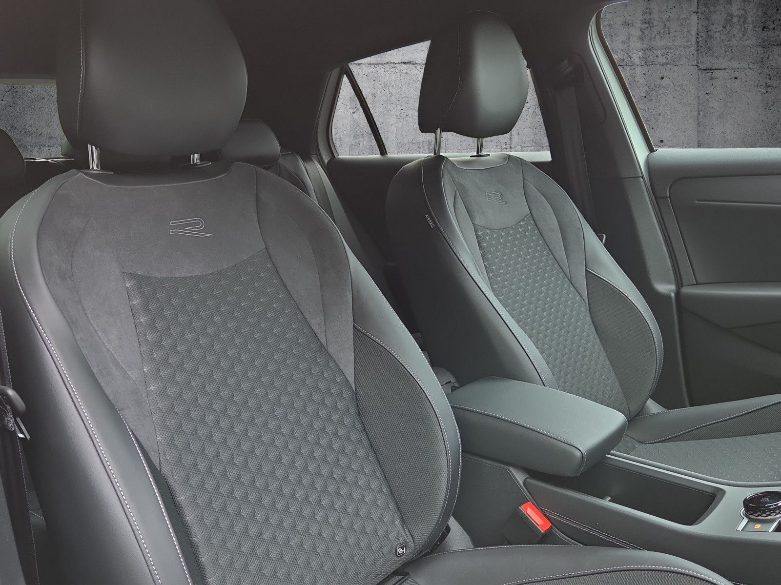 T-Roc R-Line 1.5 eTSI OPF DSG IQ.Light RFK AHK