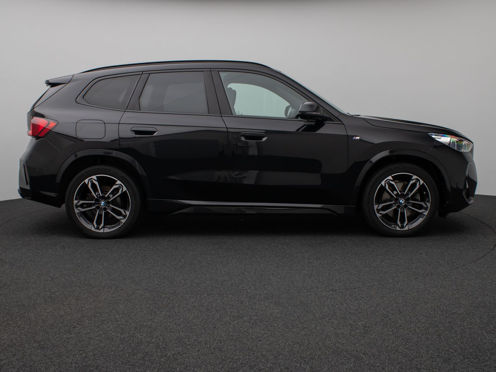 Fahrzeugabbildung BMW X1 xD23i M Sport Panoram 360°HUD DAB H/K ACC 19"