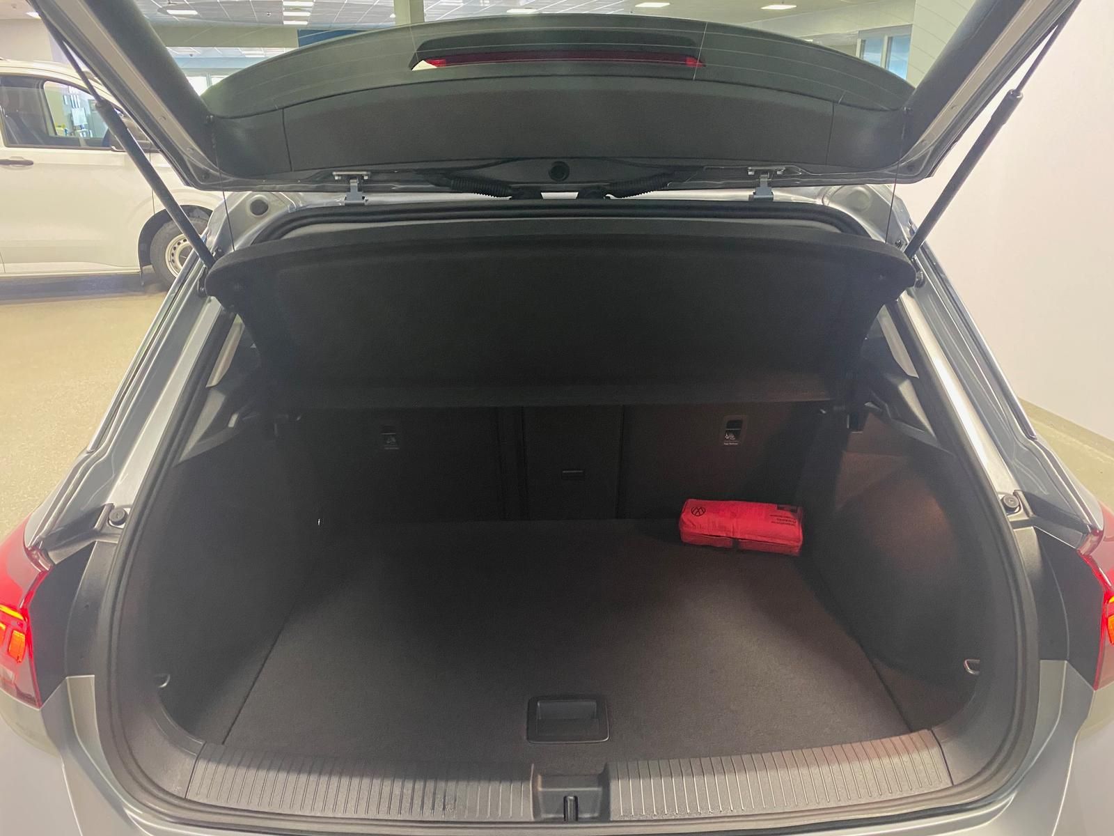 Fahrzeugabbildung Volkswagen Golf Variant 2.0 16V T FSI R BMT/Start-Stopp 4Mo