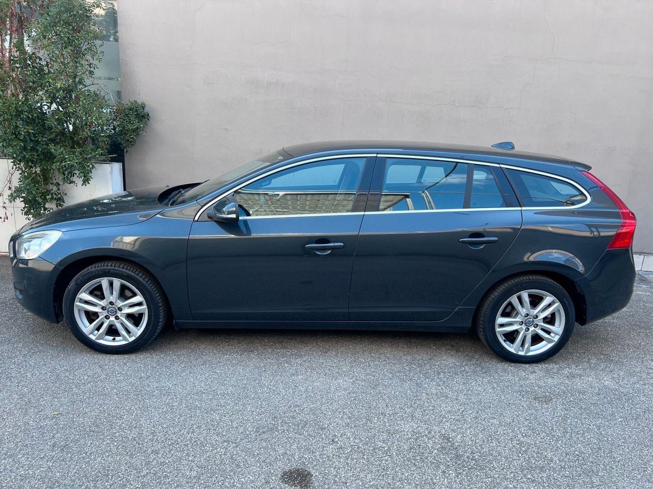 Volvo V60 2012 — engine 1.560 cm³, 114 HP (84kW)