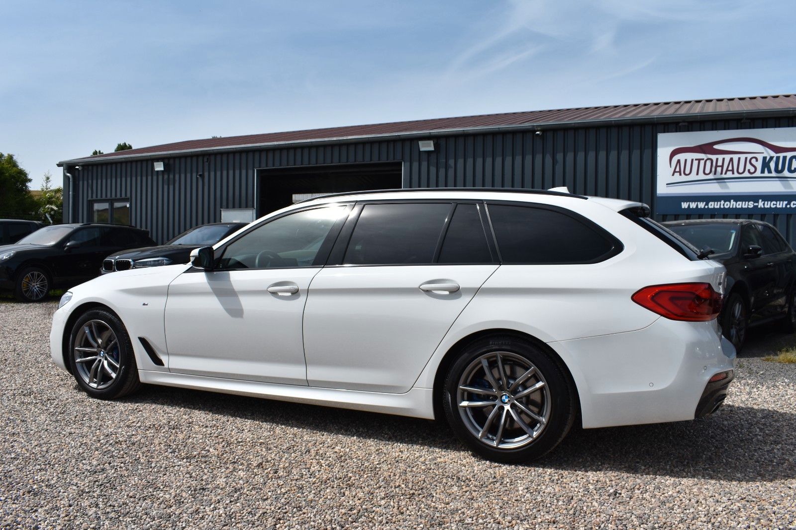 Fahrzeugabbildung BMW 530d Touring xDrive M Sport HUD AHK H&K Panorama
