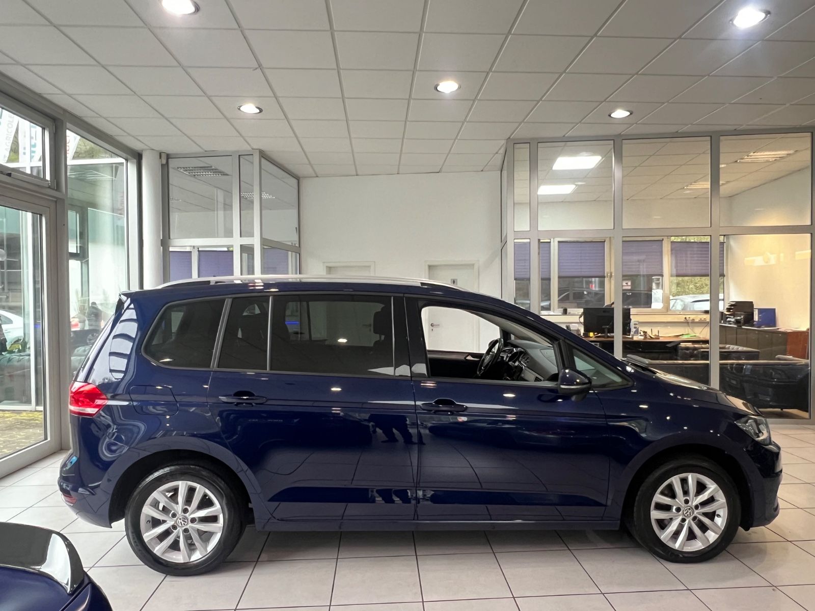 Fahrzeugabbildung Volkswagen Touran Comfortline 2.0TDI DSG ACC*NAVI*ALCANTARA