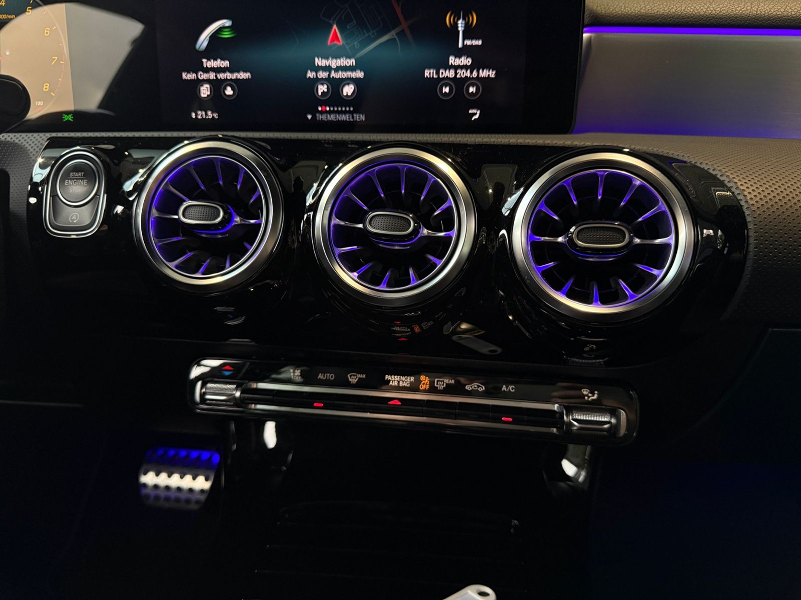 Fahrzeugabbildung Mercedes-Benz CLA 250 Shooting Brake  AMG NIGHT LED NAVI