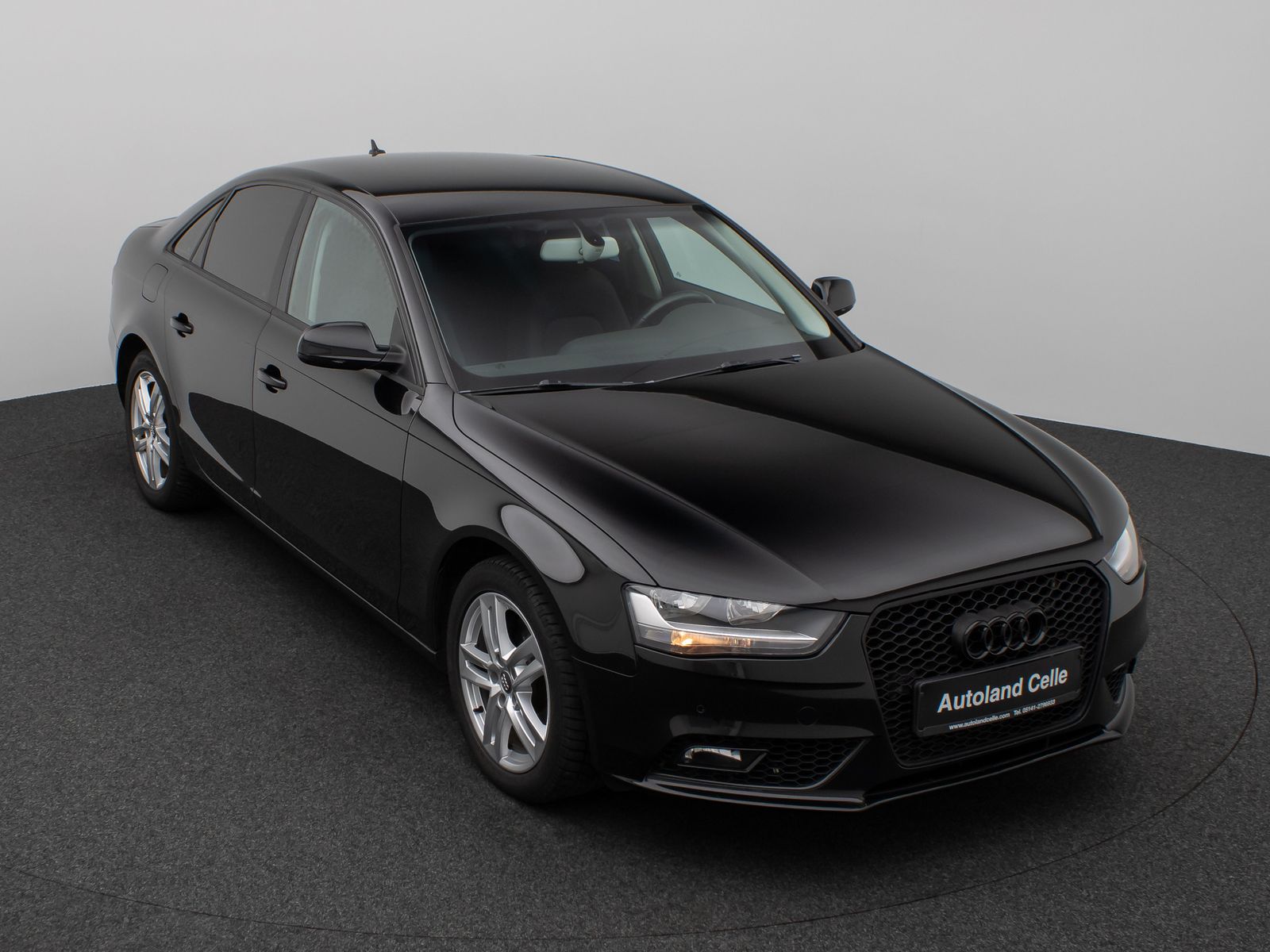 Fahrzeugabbildung Audi A4 Lim. Attraction Navigation Sitzhzg PDC AHK