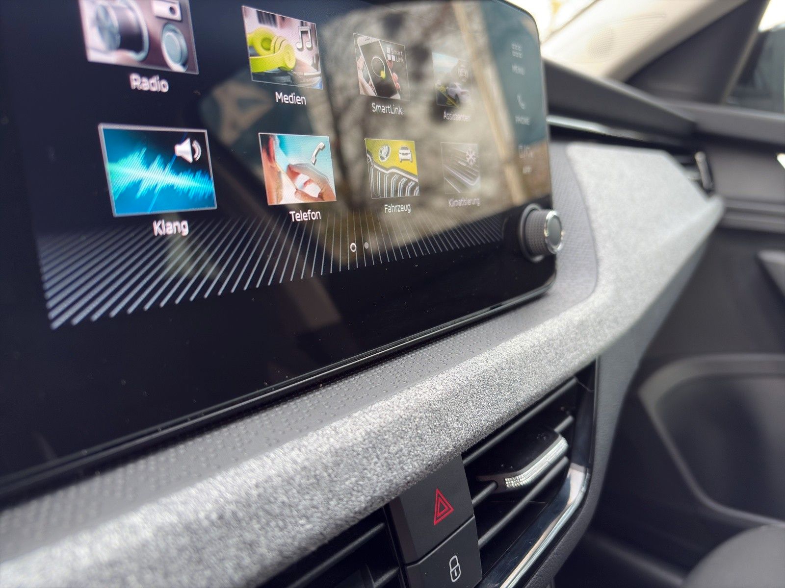 Fahrzeugabbildung SKODA Kamiq 1.0 TSI DSG LED/PDC/SHZ/LHZ/ACC