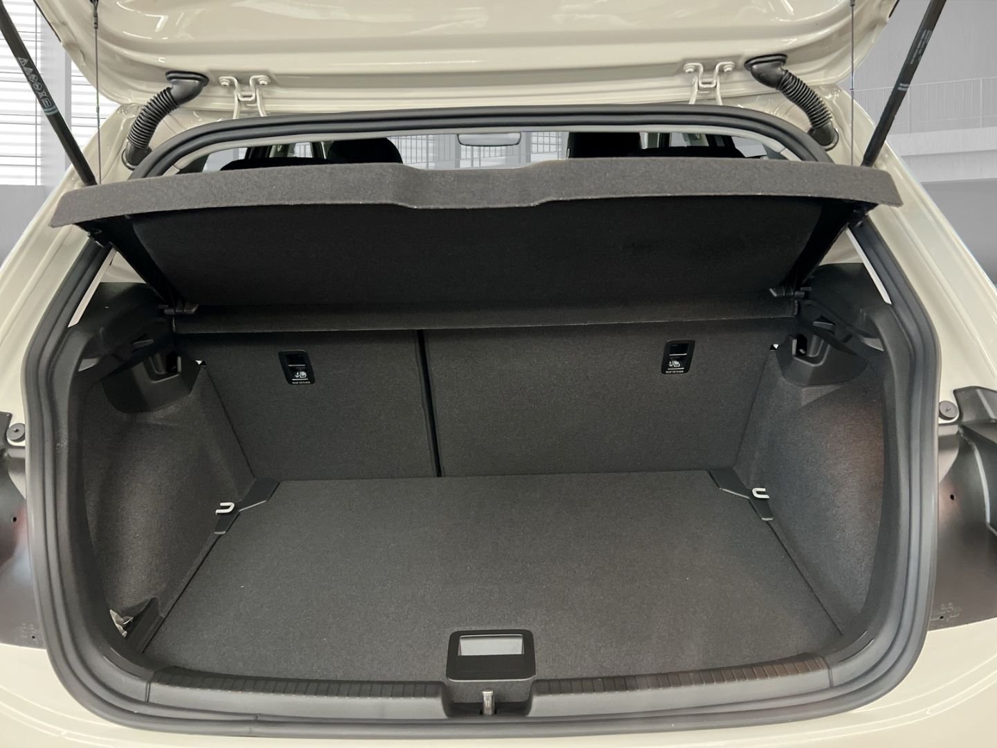 Fahrzeugabbildung Volkswagen Polo Life 1.0 TSI DSG Digitales Cockpit LED DAB