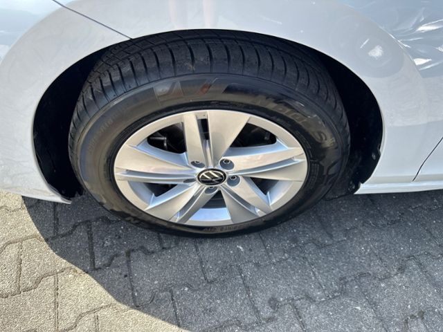 Fahrzeugabbildung Volkswagen Golf VIII Variant 2.0 TDI LIFE SHZ LED NAVI KLIM