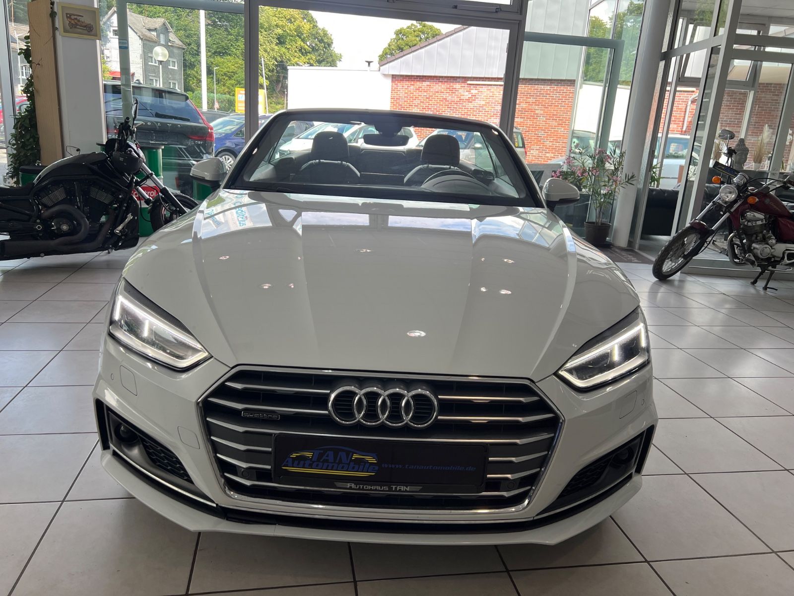 Fahrzeugabbildung Audi A5 Cabriolet 2.0 quattro sport S line