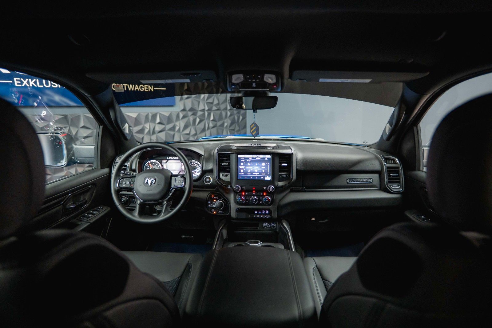 Fahrzeugabbildung Dodge RAM 5.7 V8 HEMI 4x4 Built to Serve AXLE LOCK LED