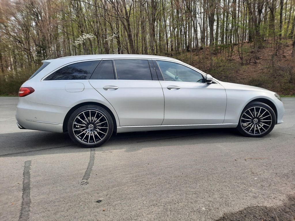 Image of Mercedes-Benz E 220
