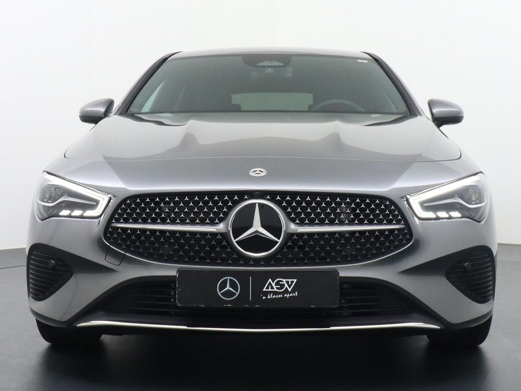 Mercedes-Benz CLA 180 Shooting Brake Star Edition Luxury Line