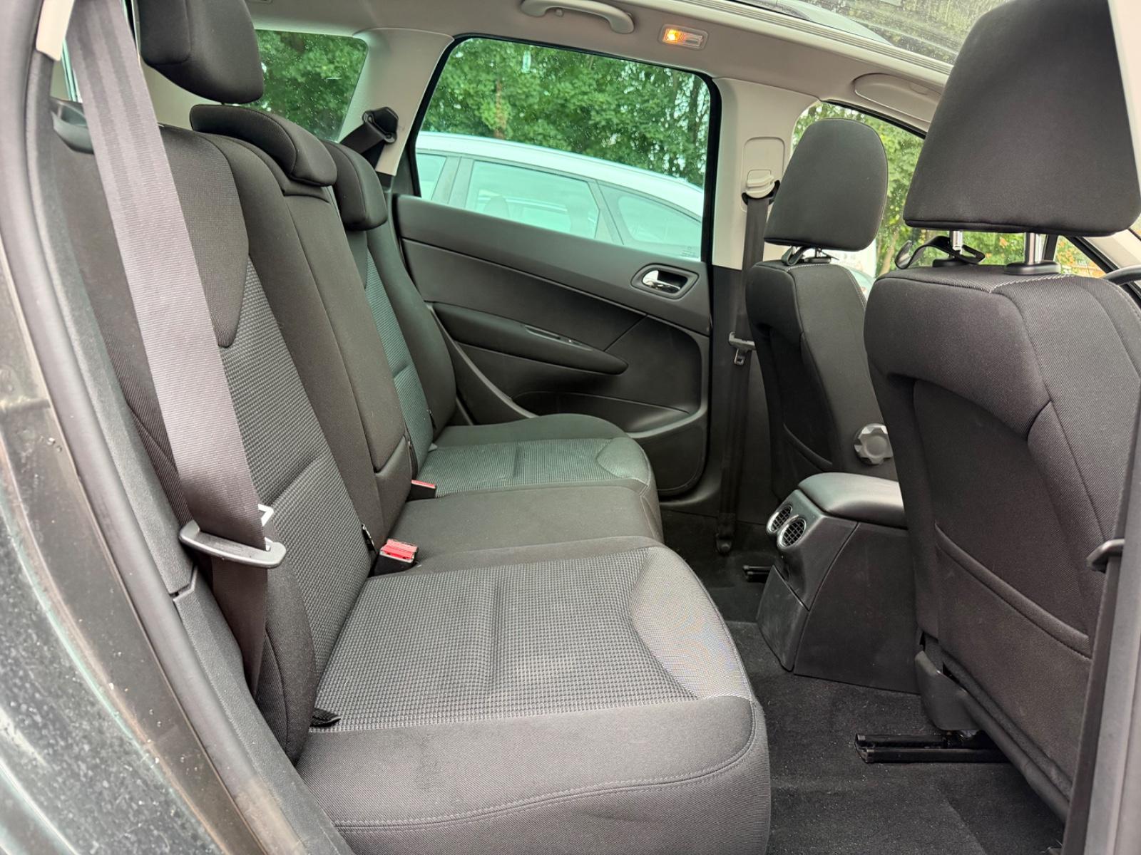 Peugeot 308 2012 — photo 19