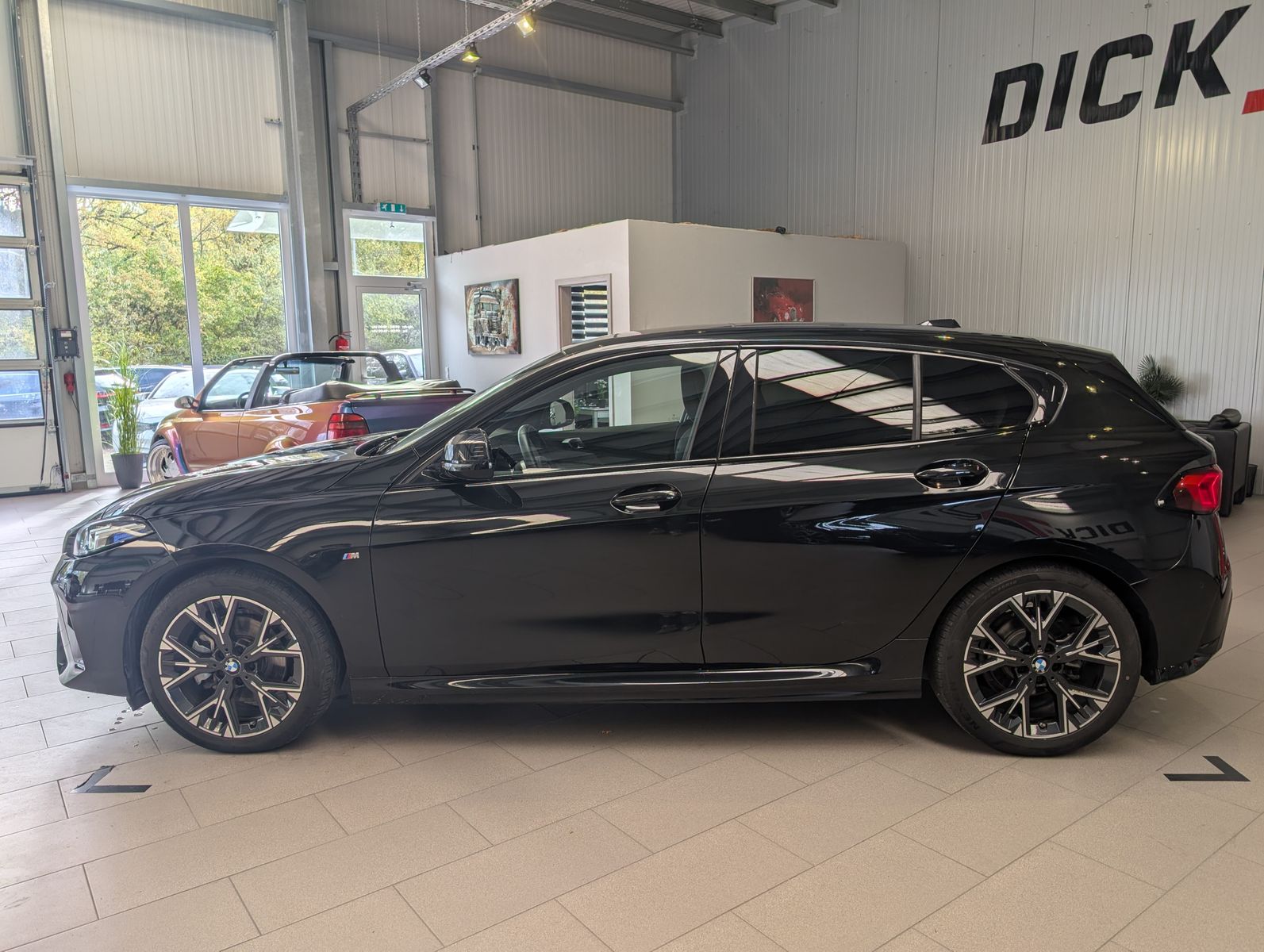 Fahrzeugabbildung BMW 118 d M-Sport Premium Ad-LED Cam Pano Alcan 18"