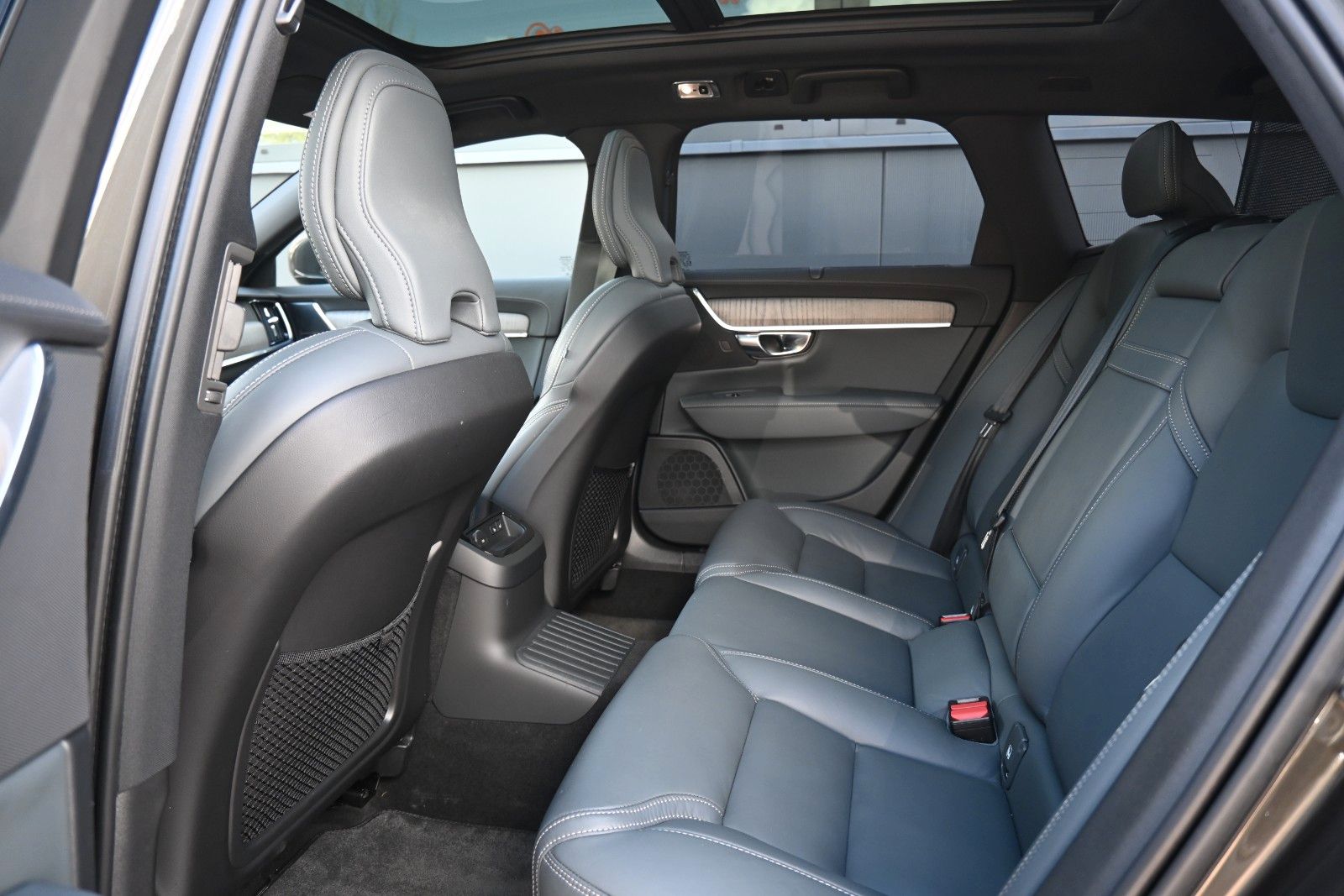 Fahrzeugabbildung Volvo V90 T8 AWD Recharge Inscription*PANO*360*H&K*HUD