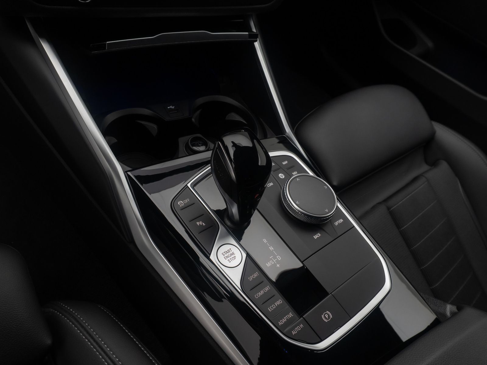 Fahrzeugabbildung BMW 320d SportLine Alarm DAB HiFi Komfort Kamera 18"