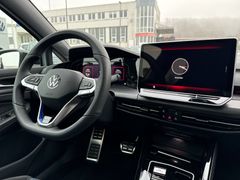Fahrzeugabbildung Volkswagen Golf VIII 1.5 GTE DSG FACELIFT PANO HuD AHK