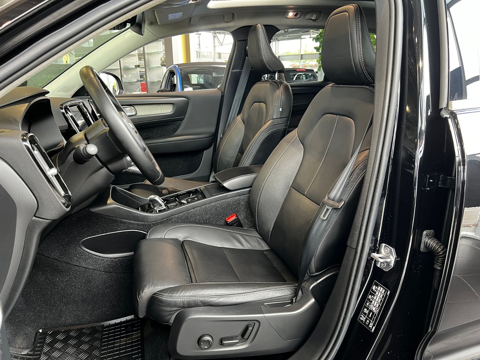 Fahrzeugabbildung Volvo XC40 Inscription LEDER NAVI PANO AHK 360°