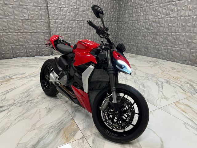 Ducati Streetfighter V2