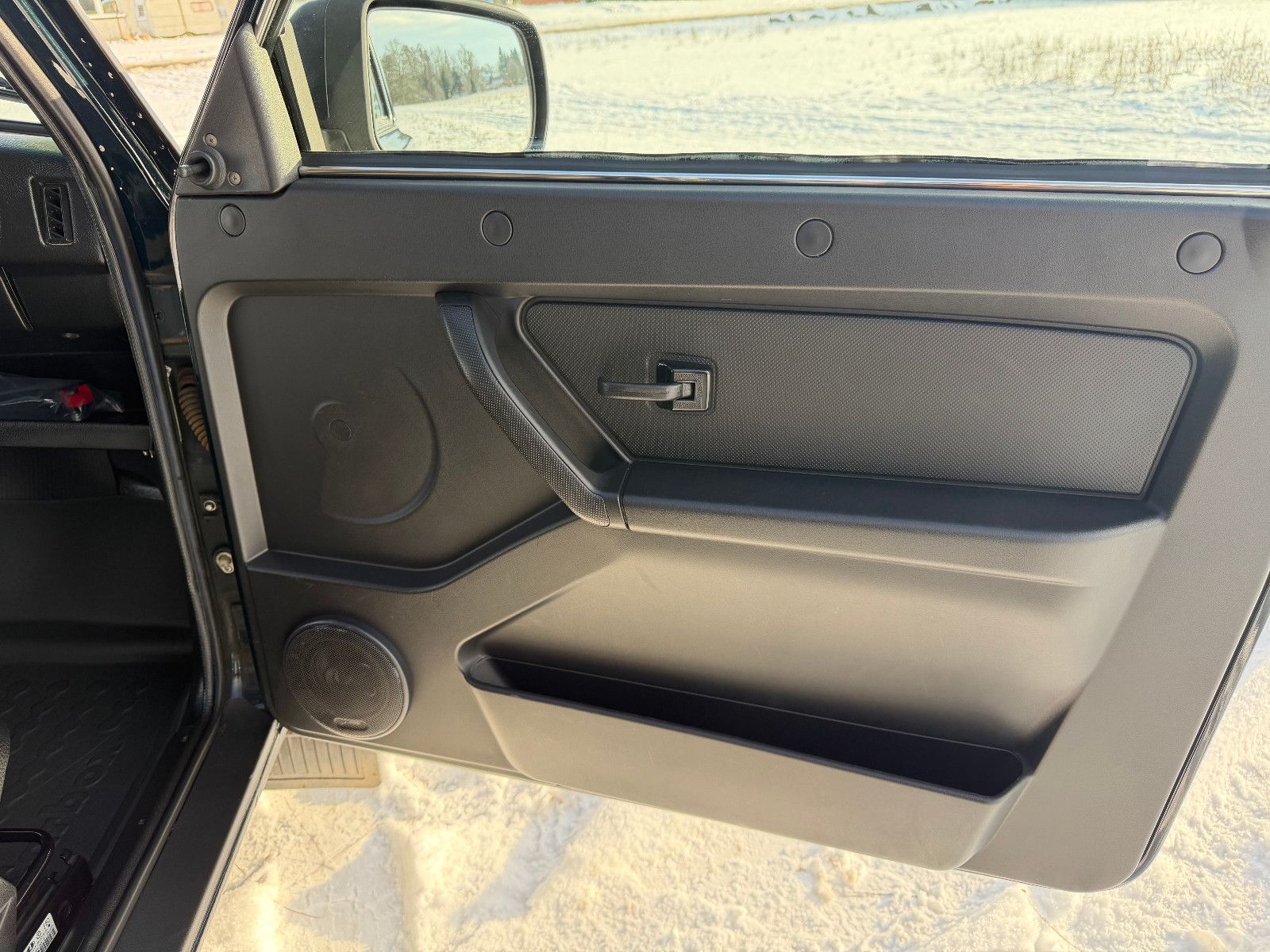 Fahrzeugabbildung Lada TAIGA-NIVA / AHK / ZV /  RADIO / SOFORT