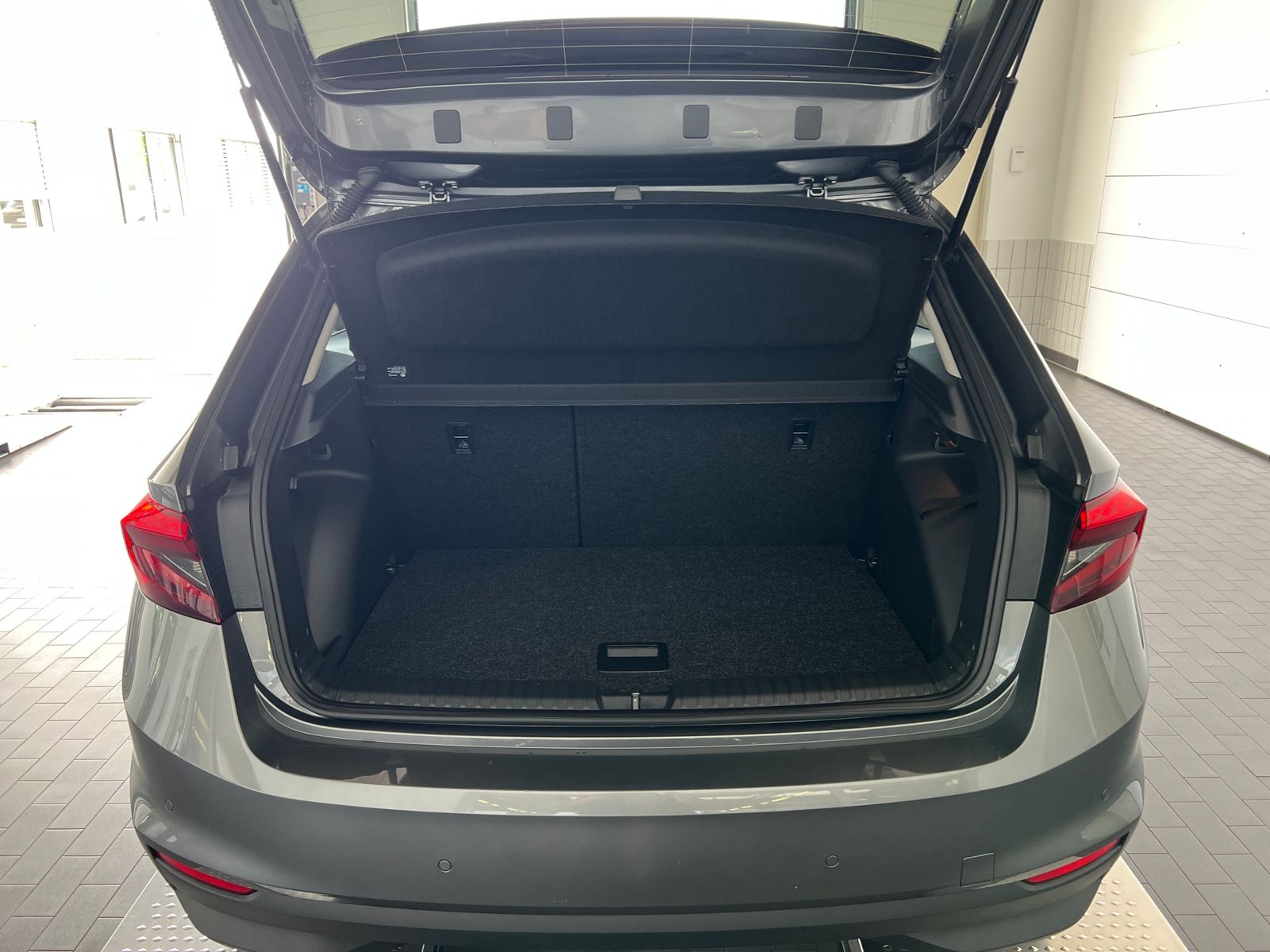 Fahrzeugabbildung SKODA Fabia Selection Tour 1.0 TSI *Vorb. AHK, LED, Ka