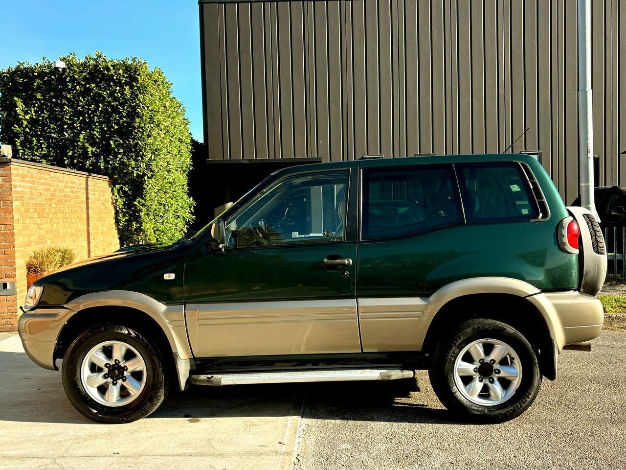 Nissan Terrano 2.7D 125ch 4x4 - 1 ère main - Toit ouvrant - Sans rouille - Climatisation - 58 300KM