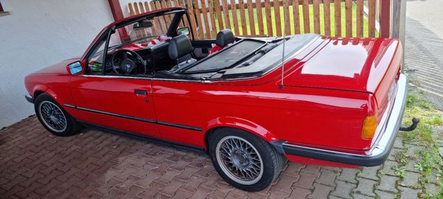 BMW E30 320i Cabrio