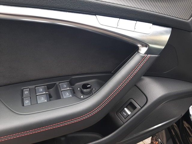 Fahrzeugabbildung Audi RS 6 Avant PANO HD-Matrix HeadUp RS-Dynamik