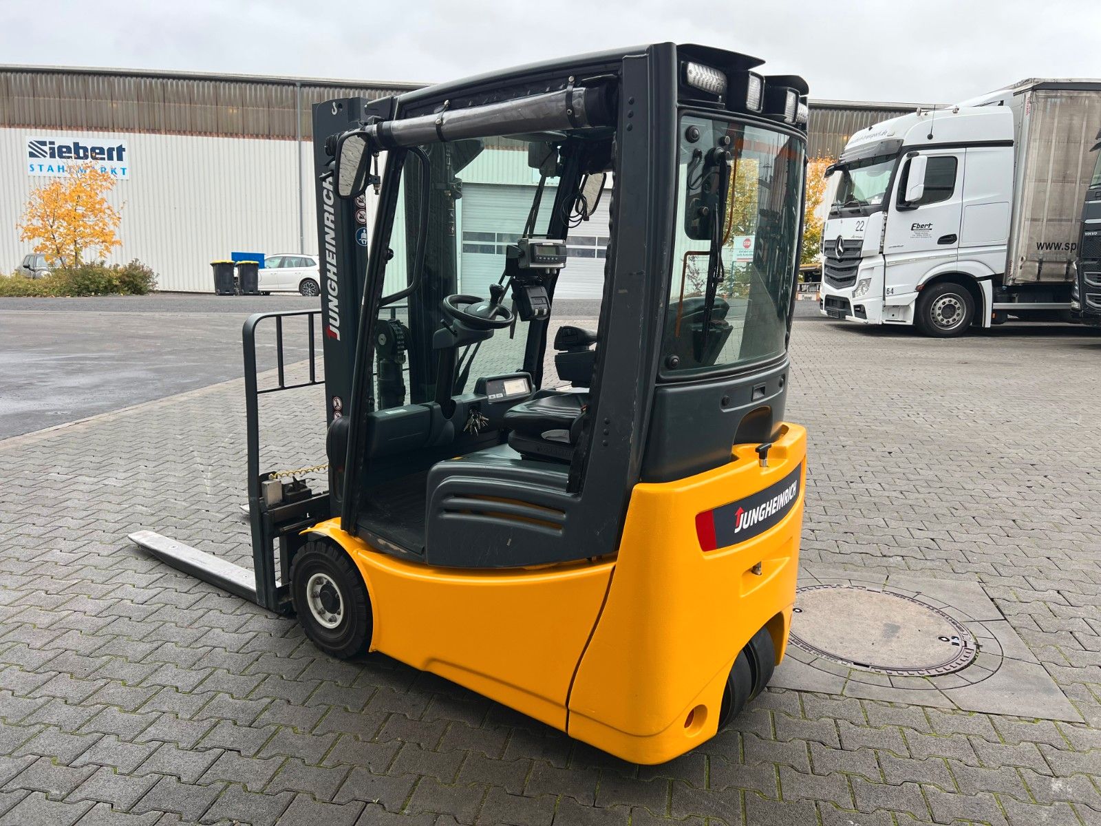 Fahrzeugabbildung Jungheinrich EFG 215 / Triplex: 4.25m! / SS / 1.285h / 2021