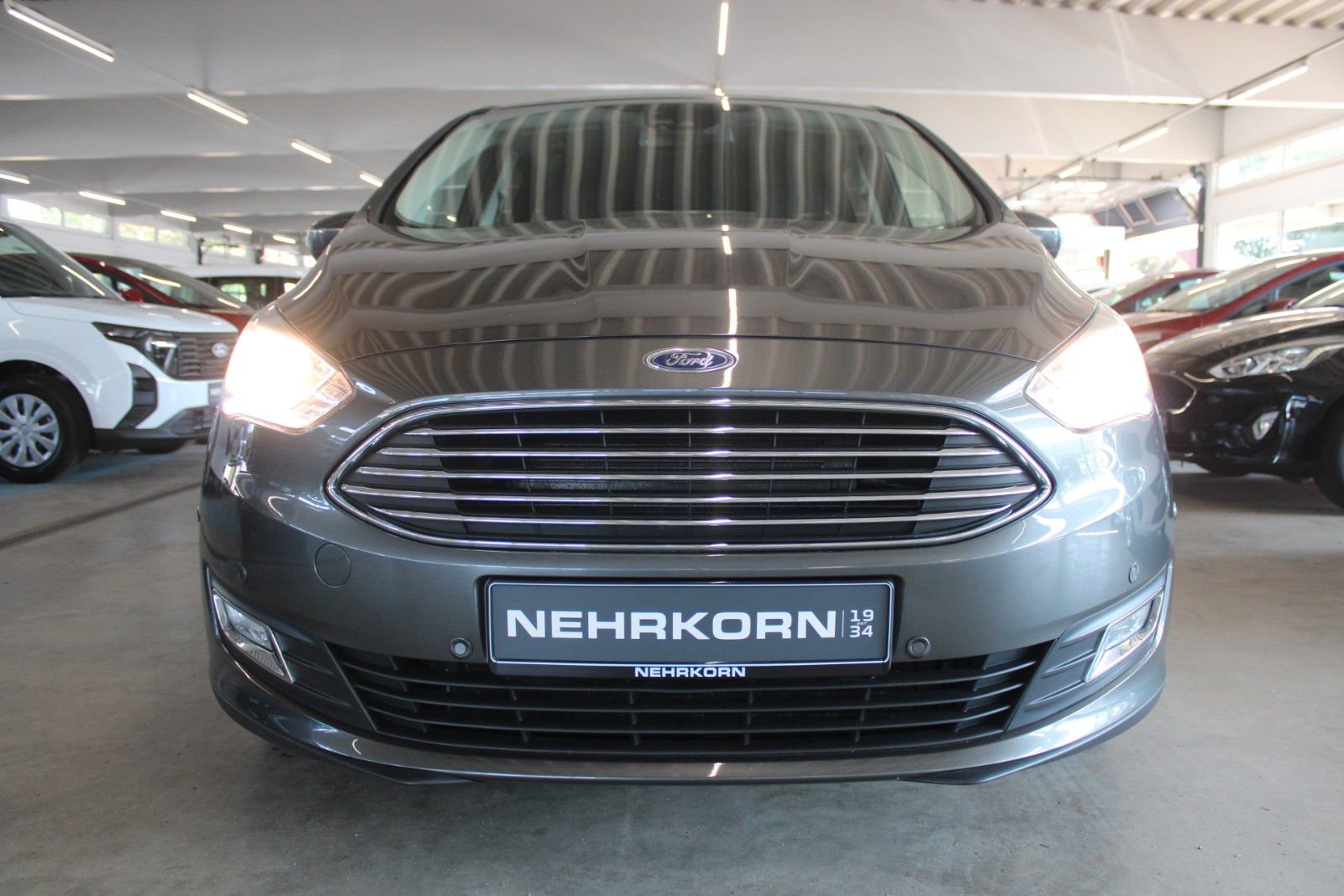 Fahrzeugabbildung Ford C-Max 1,5 Titanium Automatik NAVI AHK WinterPak