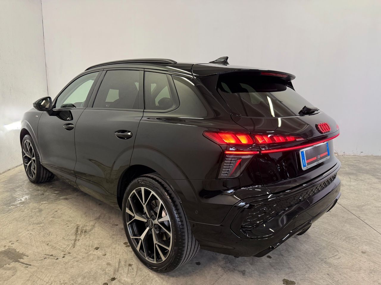 Audi Q3 1.5 Tfsi mhev S line Edition 150cv S-Tro imagem 3