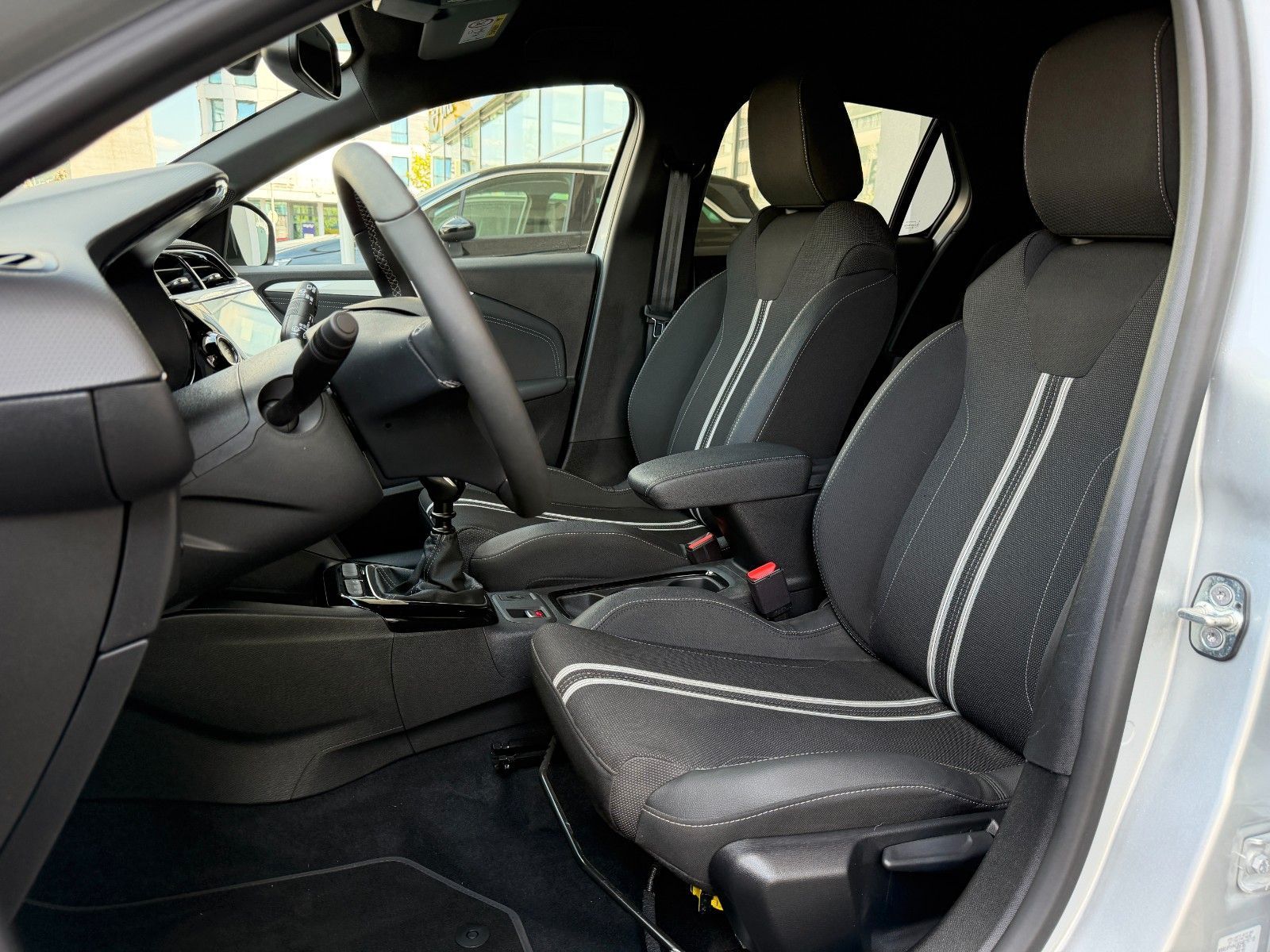Fahrzeugabbildung Opel Corsa F 1.2 Turbo GS KlimaA,LED,Navi,SHZ,Kam.,LM