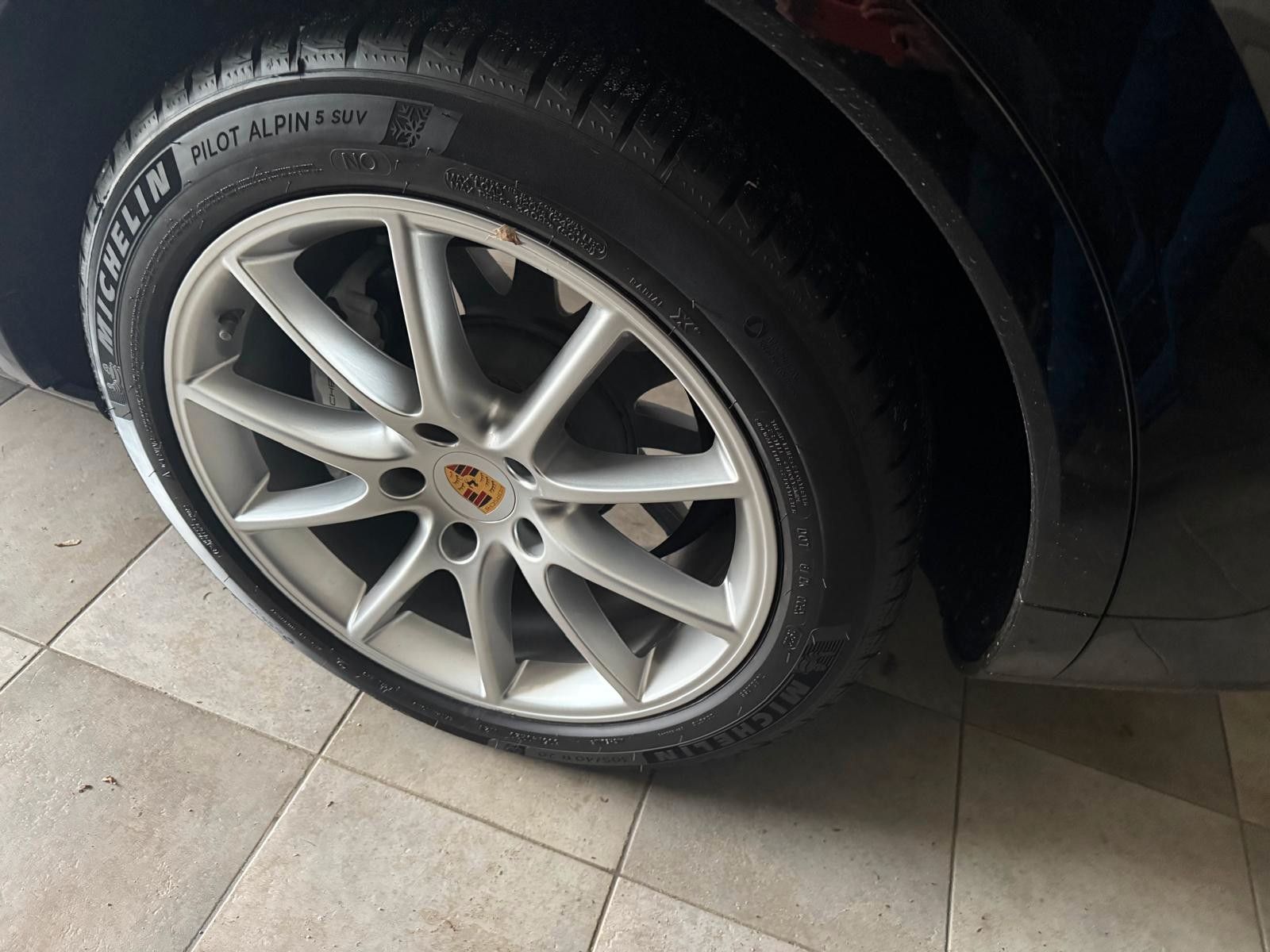 Fahrzeugabbildung Porsche Cayenne Turbo Matrix*Hinterachslenkung*Garantie