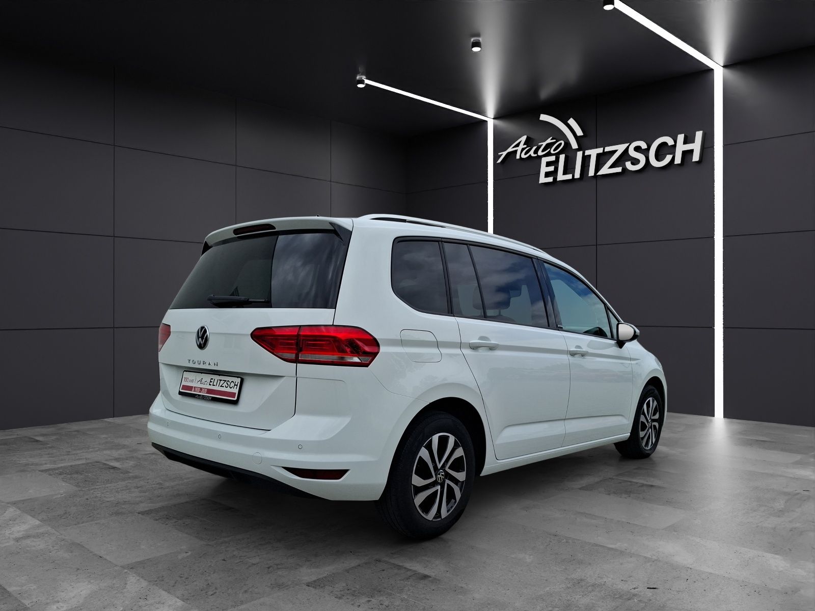 Fahrzeugabbildung Volkswagen Touran TSI Active DSG LED AHK Navi ACC SHZ PDC