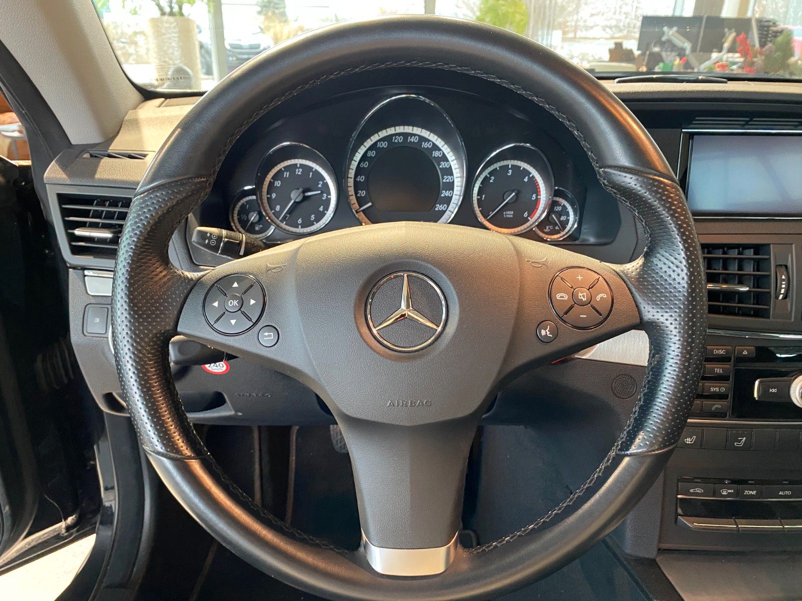Fahrzeugabbildung Mercedes-Benz E 350 E -Klasse Cabrio E 350 CDI BlueEfficiency