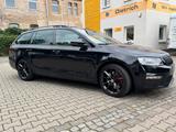 Skoda Octavia Combi RS DSG, NAVI, AHZV - Skoda Octavia: Schwarz