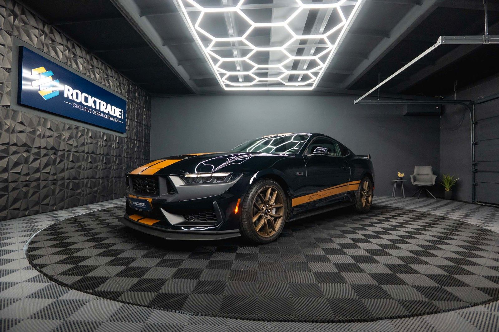 Fahrzeugabbildung Ford Mustang Fastback 5.0 Ti-VCT V8 Dark Horse 6-Gang
