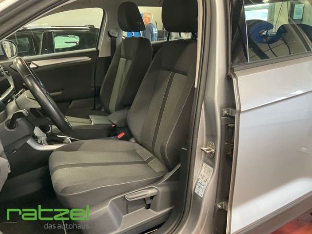 Fahrzeugabbildung Volkswagen T-Roc 1.5 TSI DSG Life LED ACC App Connect Digit