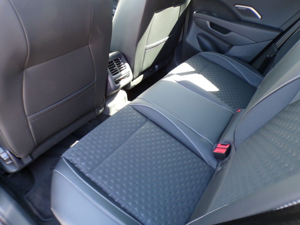 Fahrzeugabbildung Volkswagen T-Roc R-Line 1.5 l eTSI DSG Pano*Keyless*AHK*IQ