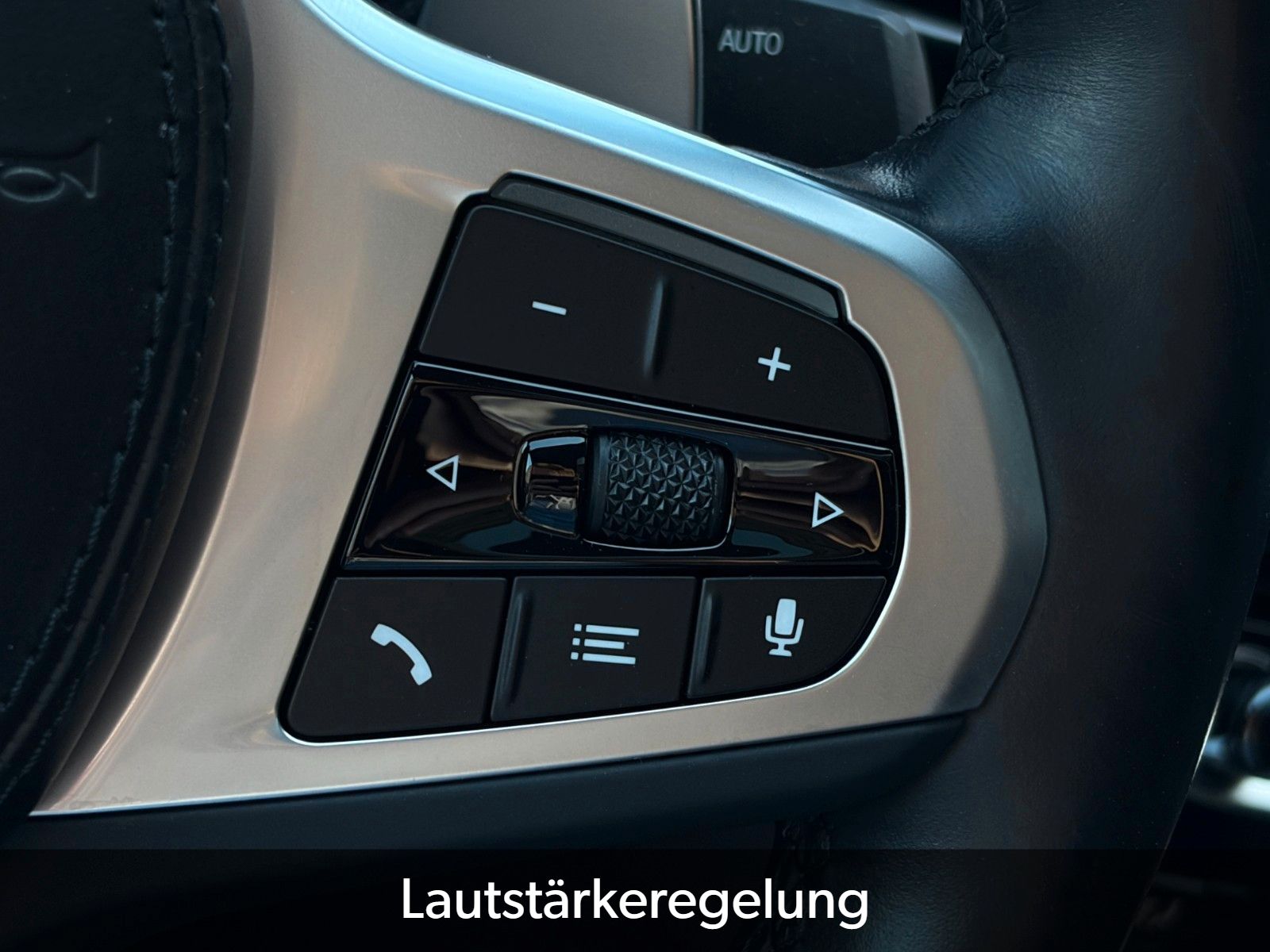 Fahrzeugabbildung BMW M550i xDr AHK SHD StHzg Nappa SBL H&K HuD DrProf