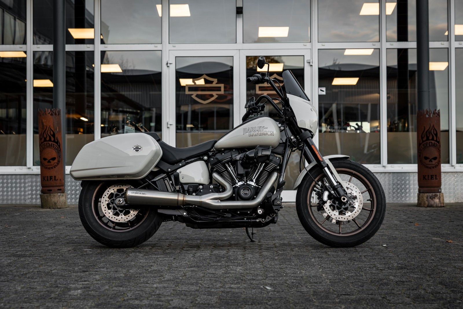 Fahrzeugabbildung Harley-Davidson FXLRS LOW RIDER S 117 CUI - JEKILL&HYDE -