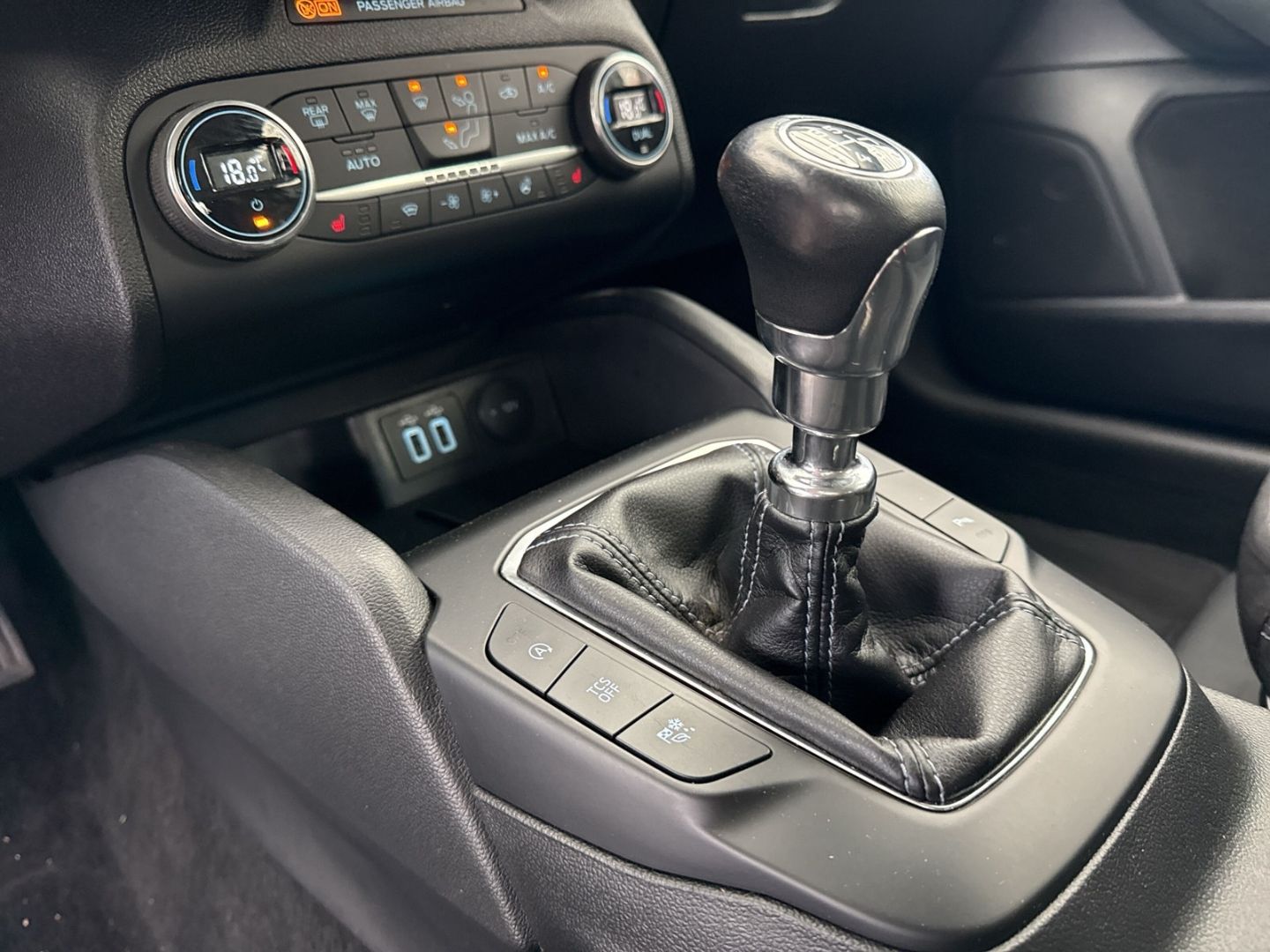 Fahrzeugabbildung Ford Focus Turnier Active Kamera LED NAVI DAB Winterp