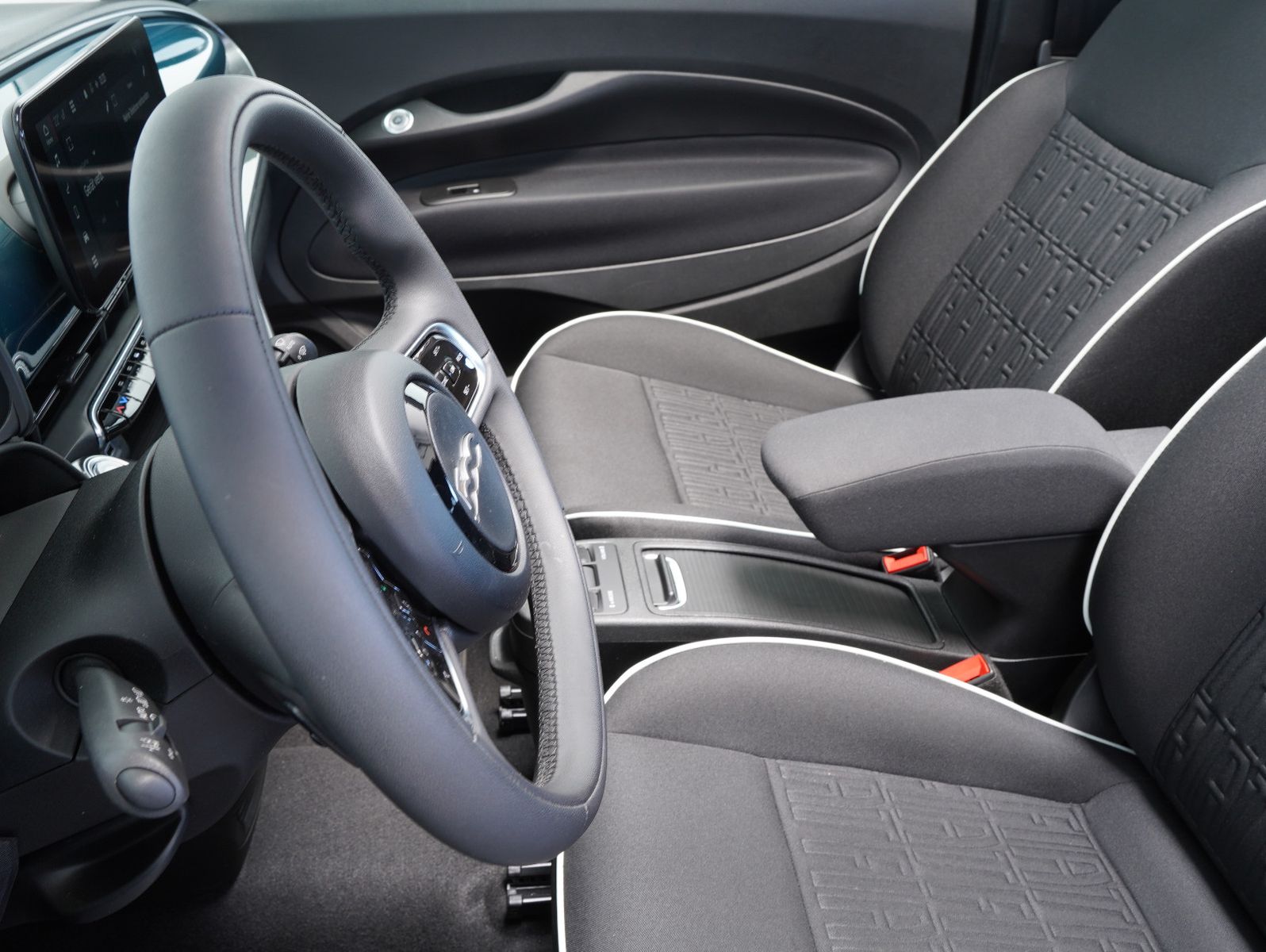 Fahrzeugabbildung Fiat 500e Cabrio 87KW/42kWh/DC-LADEN/CARPLAY/DAB/SOH
