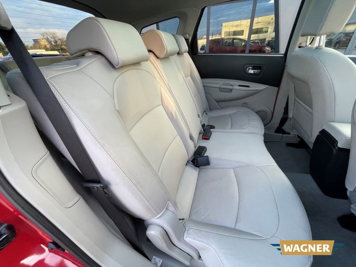 Fahrzeugabbildung Nissan Qashqai+2 Tekna 4X4 Automatik Klimaautomatik 7-S