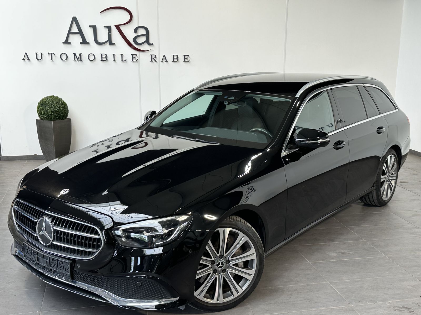 Fahrzeugabbildung Mercedes-Benz E 400d T Avantgarde 4Matic NAV+LED+KAM+19ZO+1HD