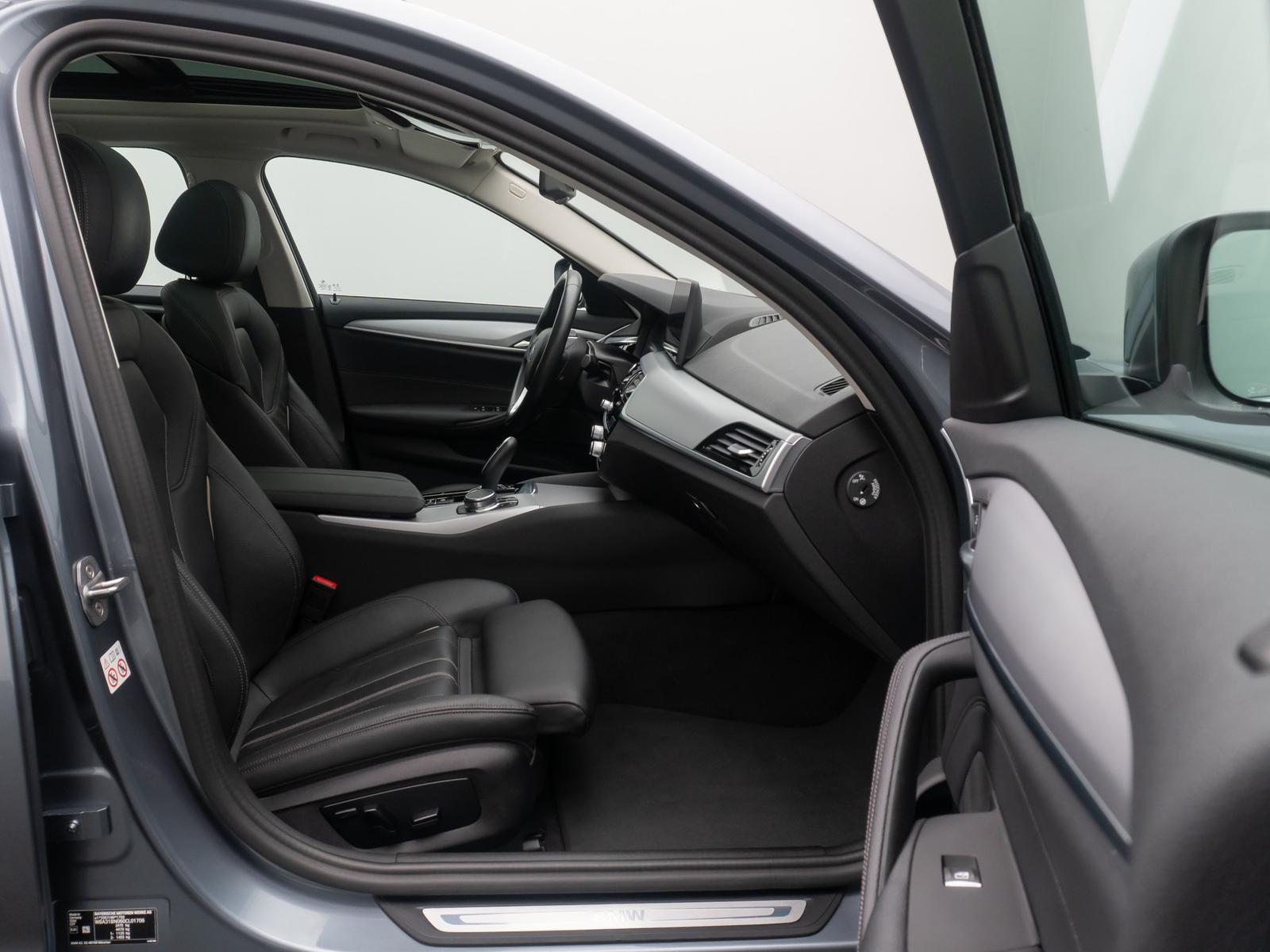 BMW 520d Kamera HUD Alarm Panorama DAB Leder Sport