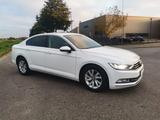 Volkswagen Passat 1.6 TDI Lim. Automatik *LED *Servicebuch - Volkswagen Passat: Auto