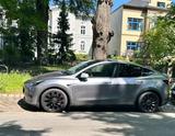 Tesla Model Y Performance top - silberne Tesla Model Y