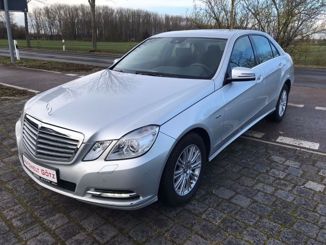 Mercedes-Benz E 200 CGI*1.Hand*Neuwagen*Bi-Xenon*13.630Km*Navi