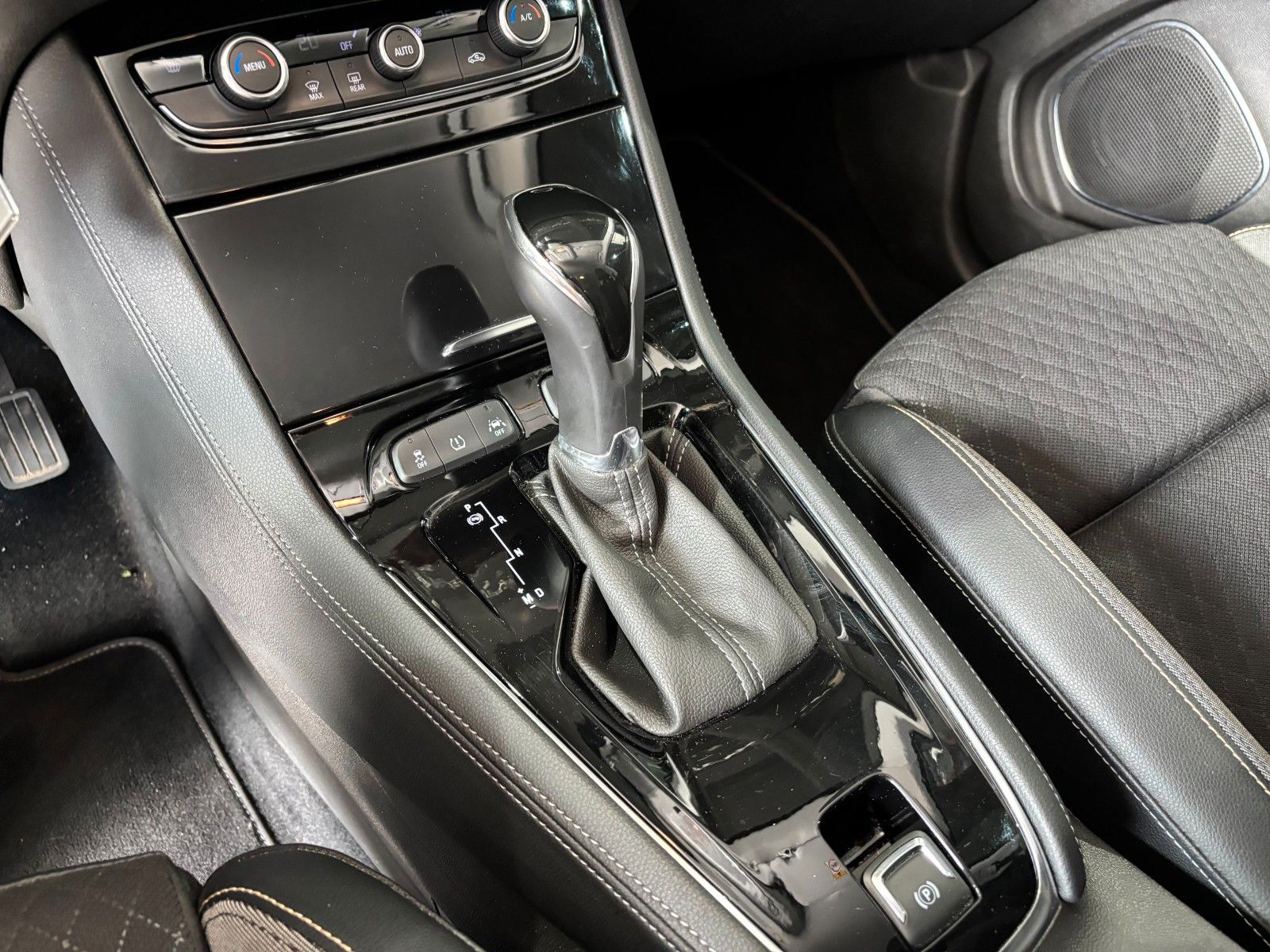 Fahrzeugabbildung Opel Grandland (X) *Klimaauto.*PDC*SHZ+L-Heizung*ACC